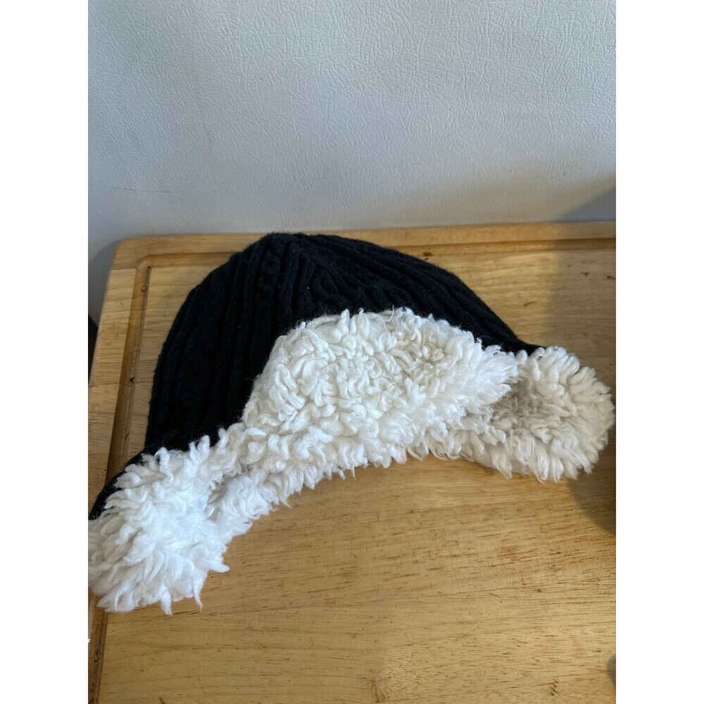 Gap Women’s size Small/Medium Black and White hat